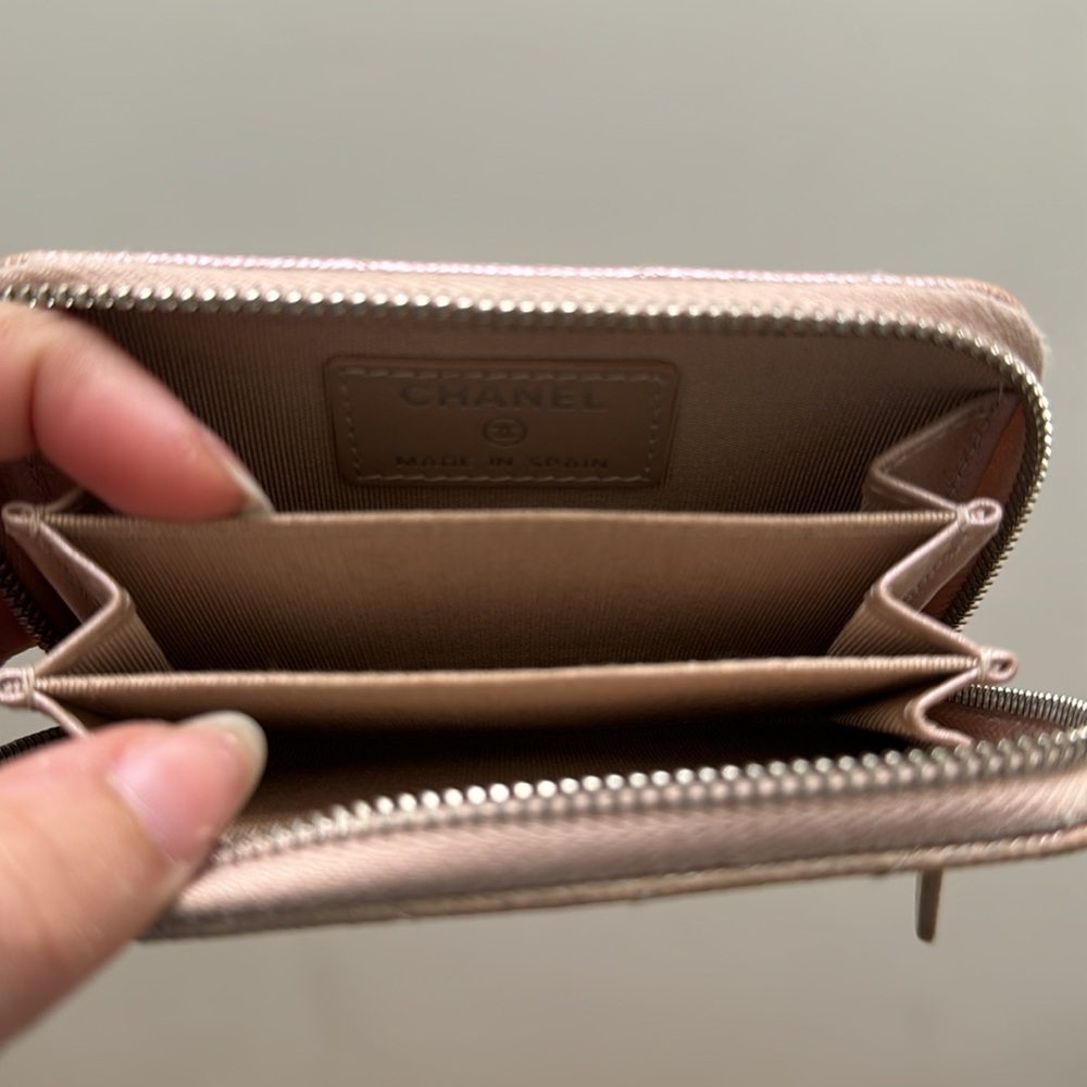 {Chanel} 🦄 17B Iridescent Rose Gold Zippy Wallet - Picture 5 of 6
